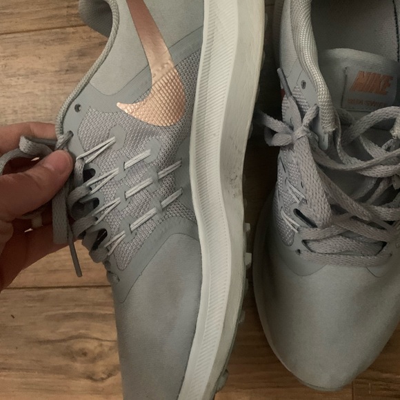 Women’s Nikes - Picture 4 of 6